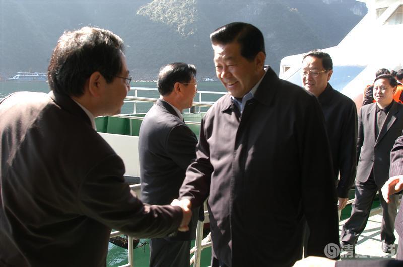 2004年11月，全國政協(xié)主席賈慶林視察清江