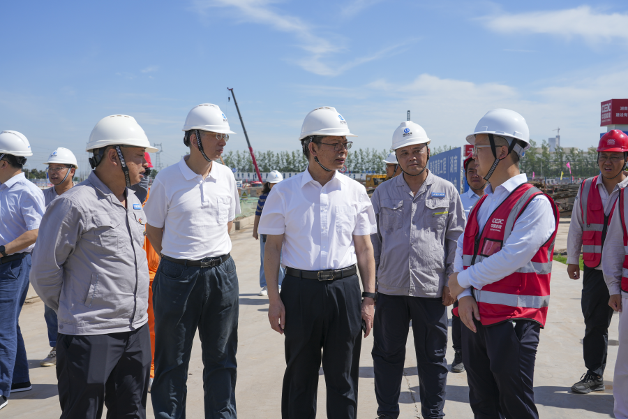 7月17日，涂山峰赴江陵火電項(xiàng)目防汛安全檢查